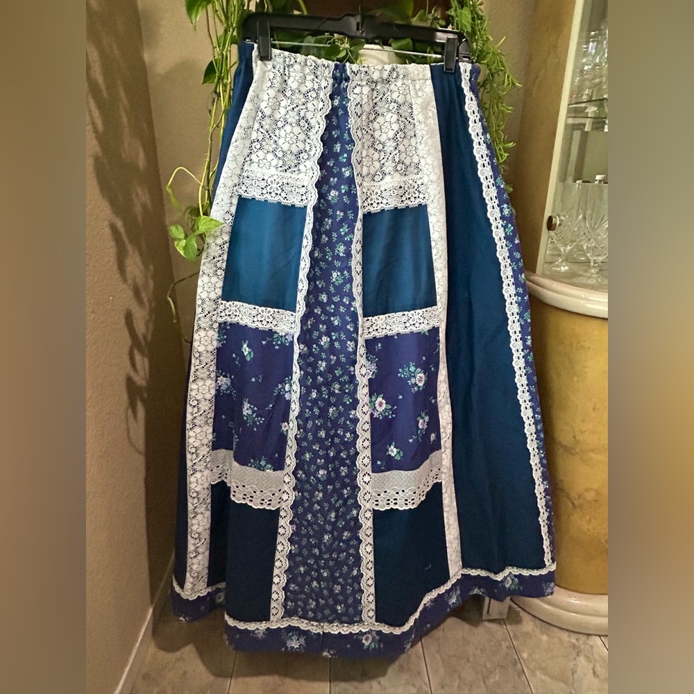 Vintage 70s Carefree Fashions Floral & Lace Panel Maxi Skirt